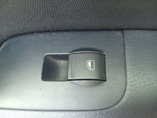 MANDO ELEVALUNAS TRASERO DERECHO AUDI A4 BERLINA