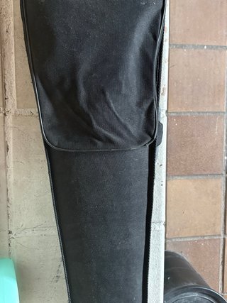 Violín con funda