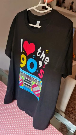 CAMISETA LOVE 90S Y 2 GORROS