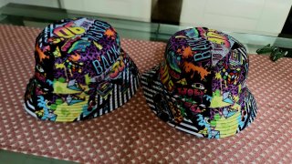 CAMISETA LOVE 90S Y 2 GORROS
