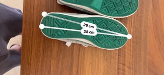 Zapatillas grises y verdes