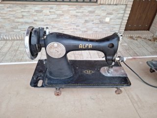 Máquina de coser Alfa antigua