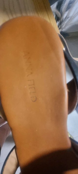 Sandalias cuña negras y beige