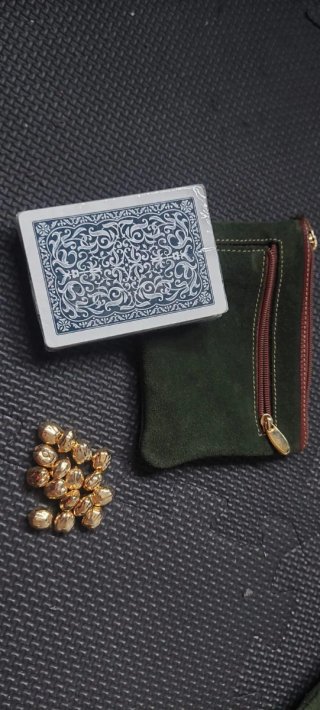 Set Mus premium: Alfombrilla + baraja Fournier