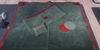 Set Mus premium: Alfombrilla + baraja Fournier