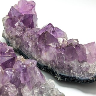 Dos trozos de Geoda de Amatista, Brasil