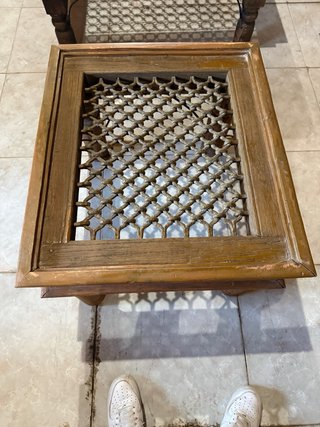 Mesa auxiliar de madera y metal