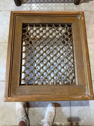 Mesa auxiliar de madera y metal