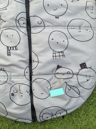 Divertido juego de 2 sacos capazo y silla paseo.