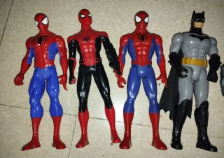 Muñecos Marvel Spiderman y Batman 5€ cada muñeco