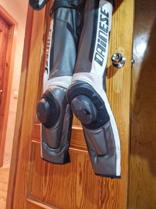 Mono Dainese Cuero Talla 48