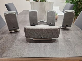 Altavoces 5.1 JBL Grises y Plateados