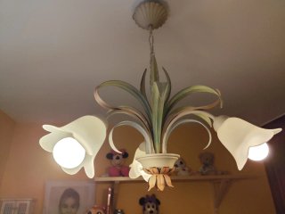Elegante lámpara de techo floral