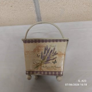 VENTA por MUDANZA Cajita de metal decorada