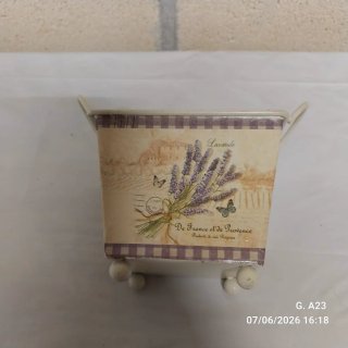VENTA por MUDANZA Cajita de metal decorada