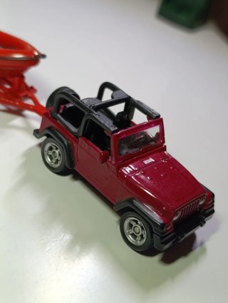 JEEP WRANGLER + REMOLQUE CON LANCHA 1/64 SIKU