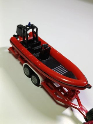 JEEP WRANGLER + REMOLQUE CON LANCHA 1/64 SIKU