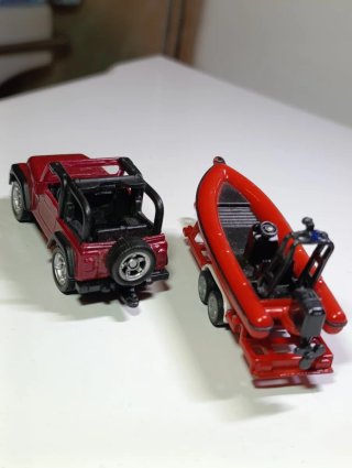 JEEP WRANGLER + REMOLQUE CON LANCHA 1/64 SIKU