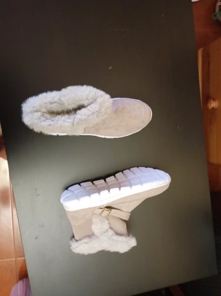 Botas de invierno beige y grises