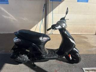Piaggio Zip 4T Scooter Negra