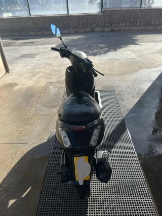 Piaggio Zip 4T Scooter Negra