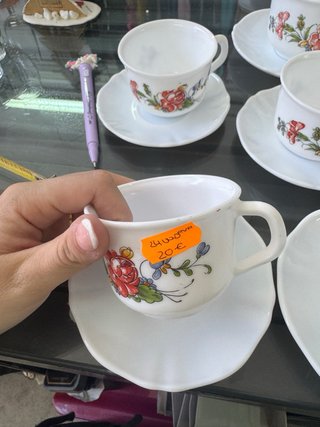 Juego de tazas y platillos de porcelana