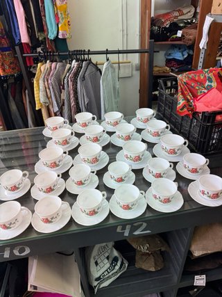 Juego de tazas y platillos de porcelana