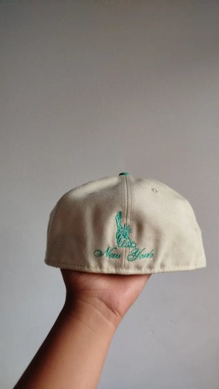 Gorra New Era 59FIFTY Beige y Verde