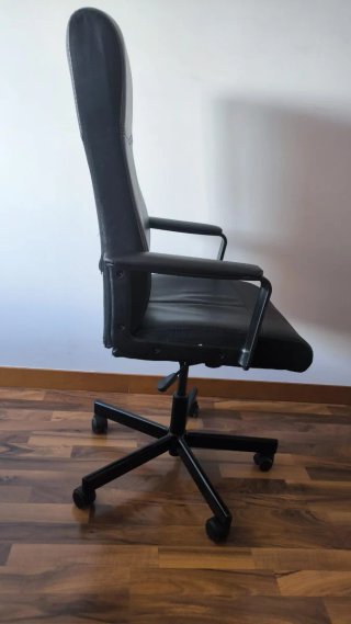 Silla de oficina MILLBERGET cómo nueva