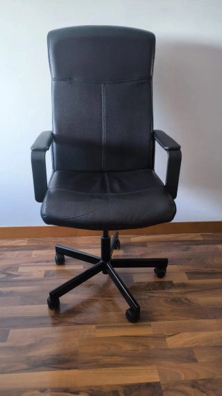 Silla de oficina MILLBERGET cómo nueva