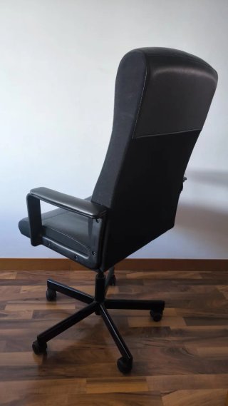 Silla de oficina MILLBERGET cómo nueva