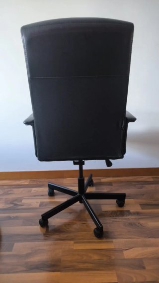 Silla de oficina MILLBERGET cómo nueva
