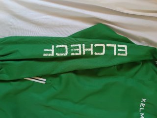 Chaqueta deportiva Kelme verde y blanca