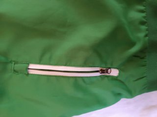 Chaqueta deportiva Kelme verde y blanca