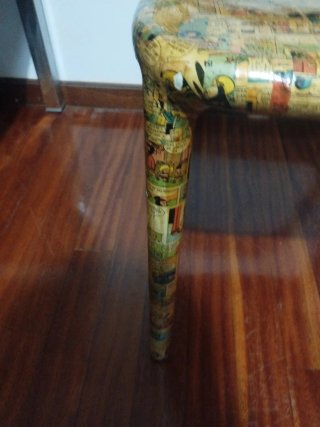 2 Sillas Decoradas con Cómics