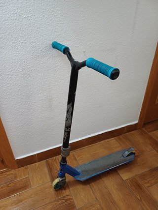Patinete freestyle azul y negro