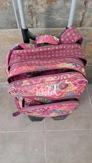 Mochila y estuche Gabol estampado floral