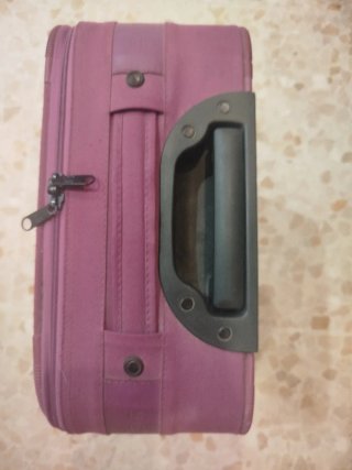 Maleta de viaje pequeña morada