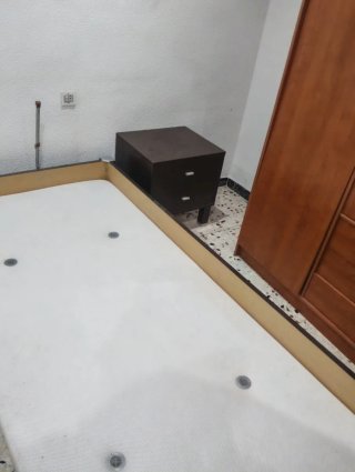 Cómoda de madera marrón