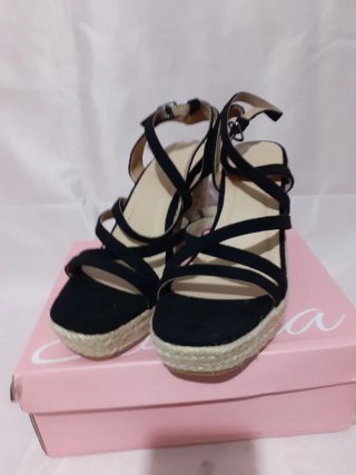 Sandalias de cuña negras