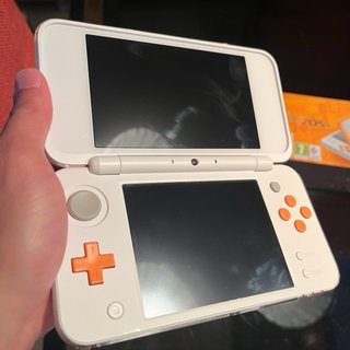 Nintendo 2DS XL Bianca e Arancione