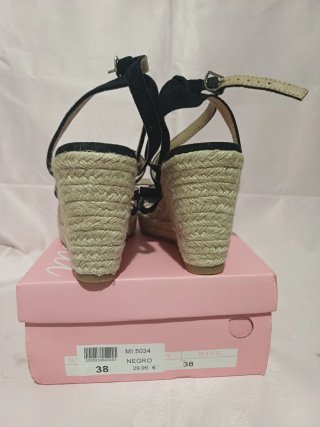 Sandalias de cuña negras verano marca Soraya, nuev