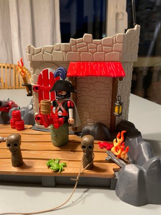 Fuerte Pirata Playmobil con Barca y Figuras
