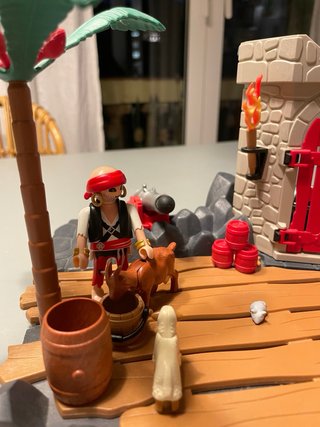 Fuerte Pirata Playmobil con Barca y Figuras
