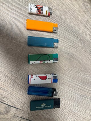 Set di 7 accendini assortiti