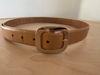 Cinturón Zara Cuero Beige Hebilla Plateada