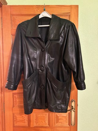 Chaquetón de piel negro Talla 42