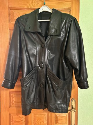 Chaquetón de piel negro Talla 42