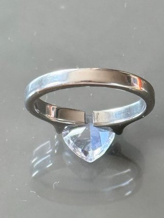 Anello Solitario Moderno a cuore