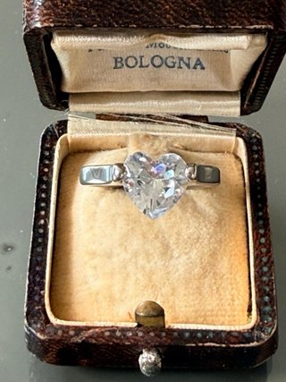 Anello Solitario Moderno a cuore